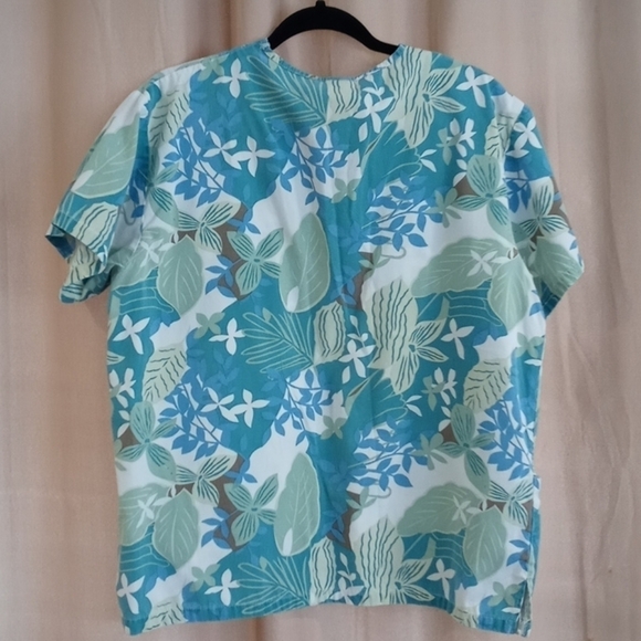 Medgear floral scrub top size medium - Picture 6 of 6